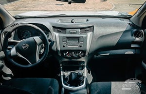 2018 Nissan NP300 Doble Cabina 2.5 SE Paq Seguridad Mt